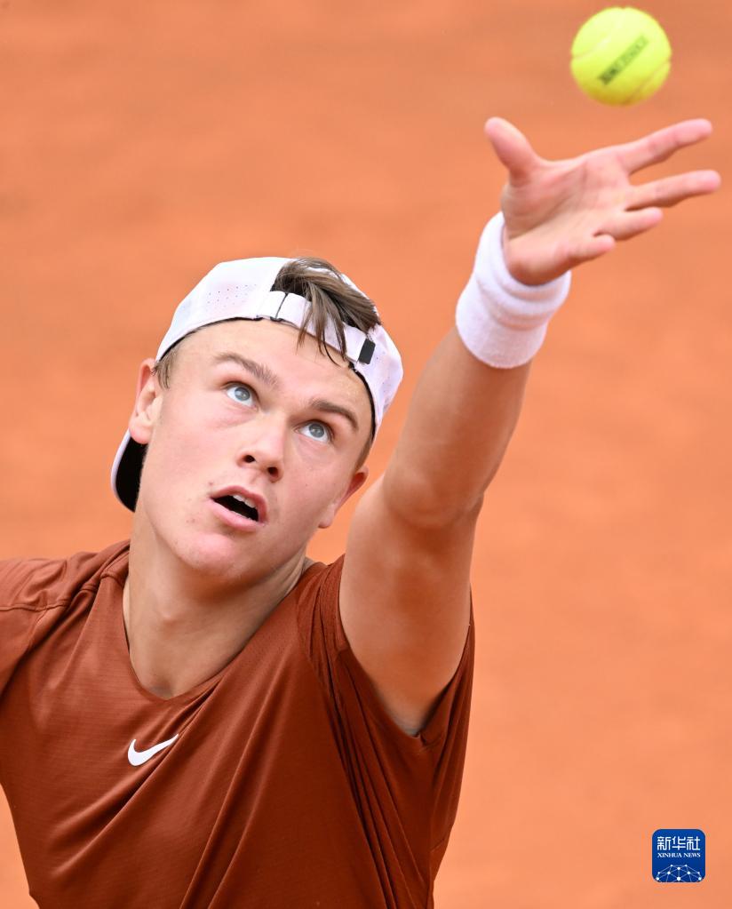 揭示了另一 揭示了另一