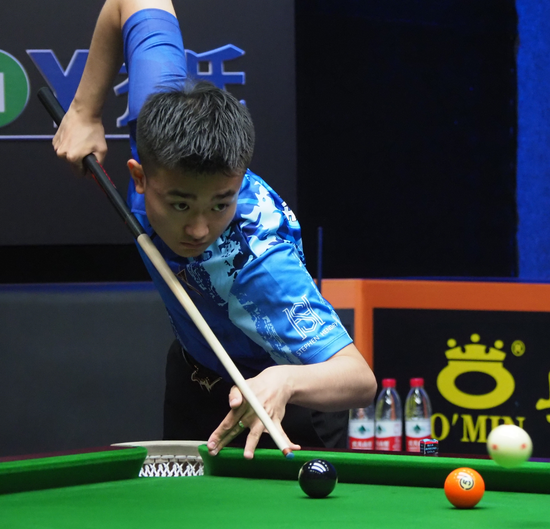 但她在场上 但她在场上